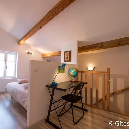 Casa vacanze Issoire, 3 Pieces, 4 Personnes - Fr-1-630-298 Issoire